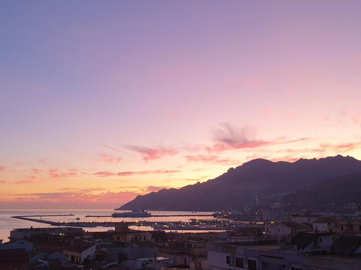 Oasi Al Centro Con Parcheggio Bed and Breakfast Salerno Exteriör bild