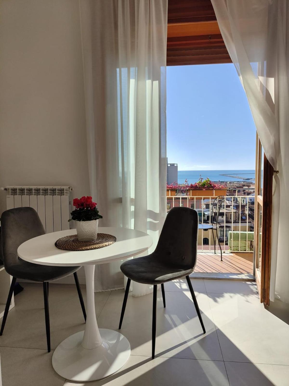 Oasi Al Centro Con Parcheggio Bed and Breakfast Salerno Exteriör bild